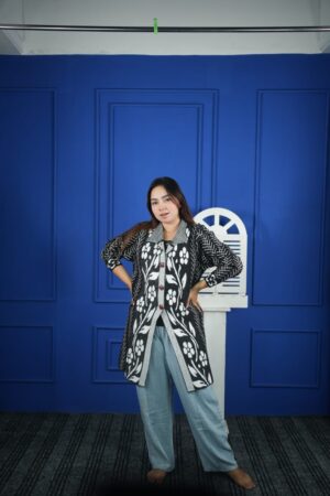 Jan (3) Black Floral Patterned Long Sweater